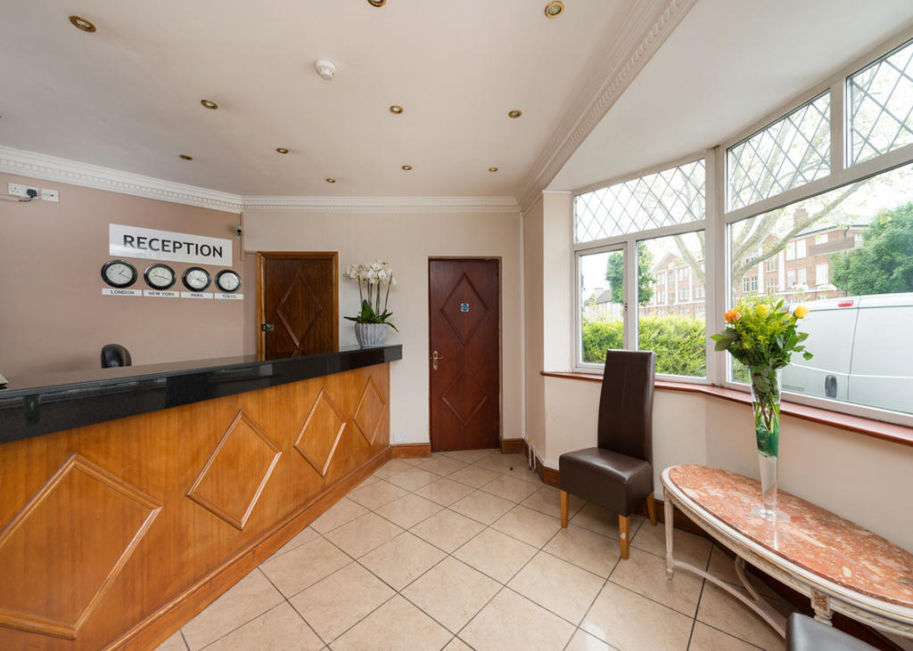 Bed & Breakfast Golders 5*